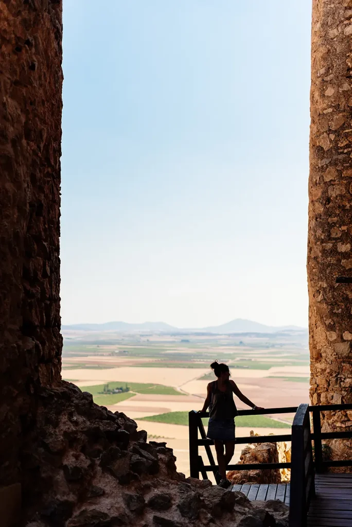 Castilla la mancha para visitar castillos molinos disfrutar de la naturaleza